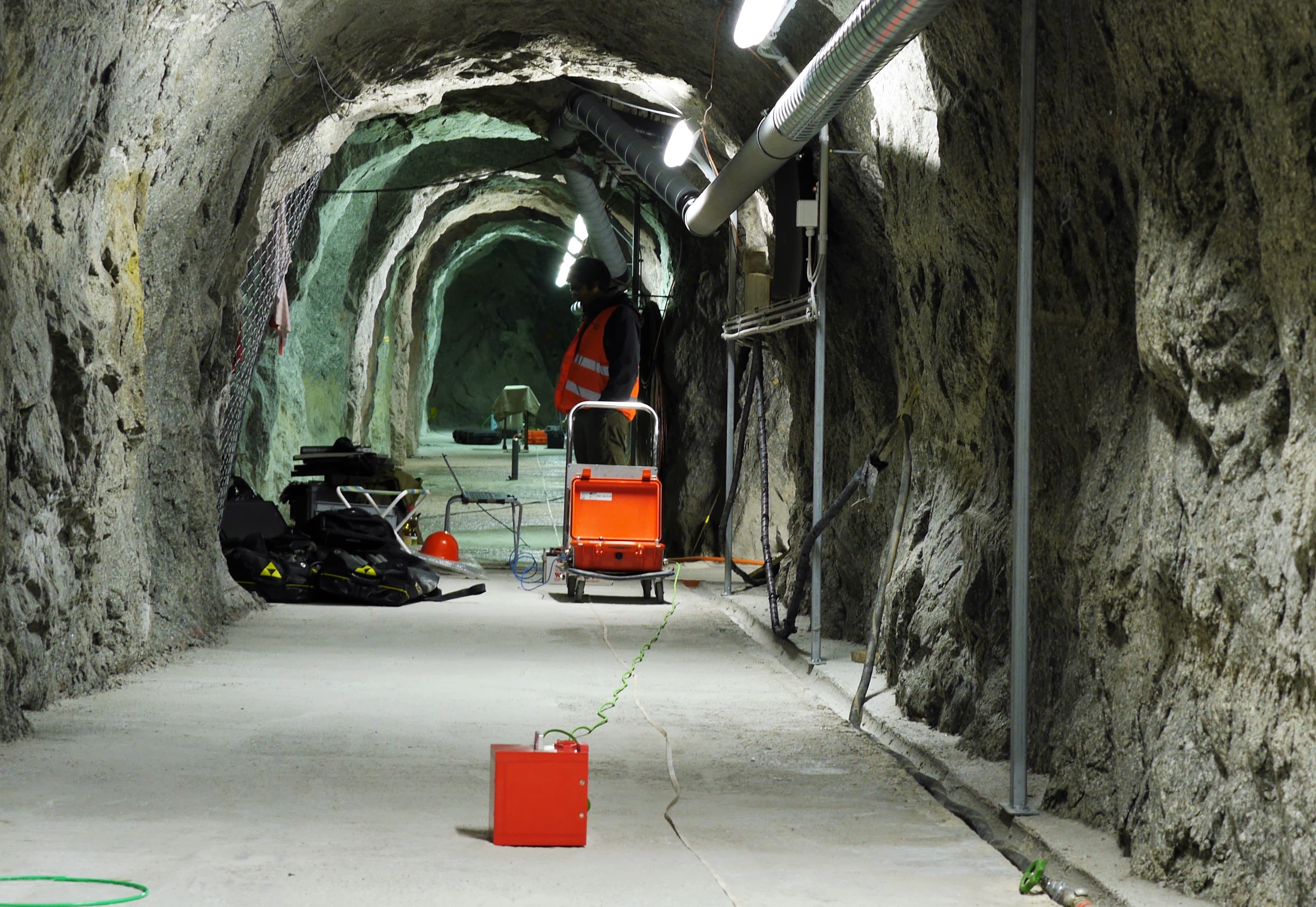 Electromagnetic test measurement in the DUG lab